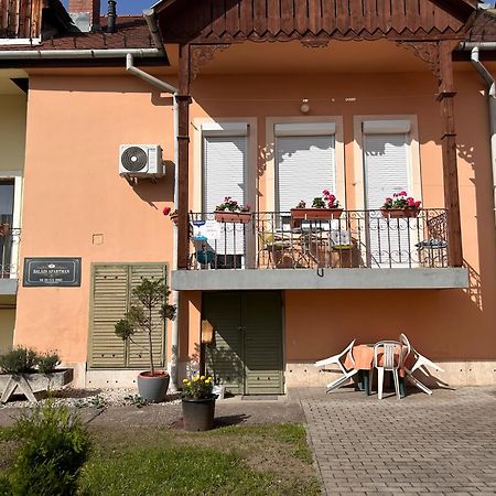 Balazs Apartman Егер Стая снимка