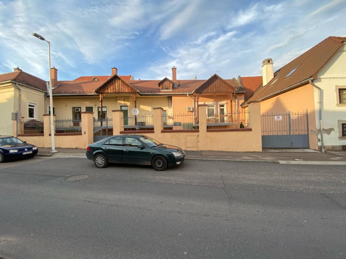 Balazs Apartman Егер Екстериор снимка