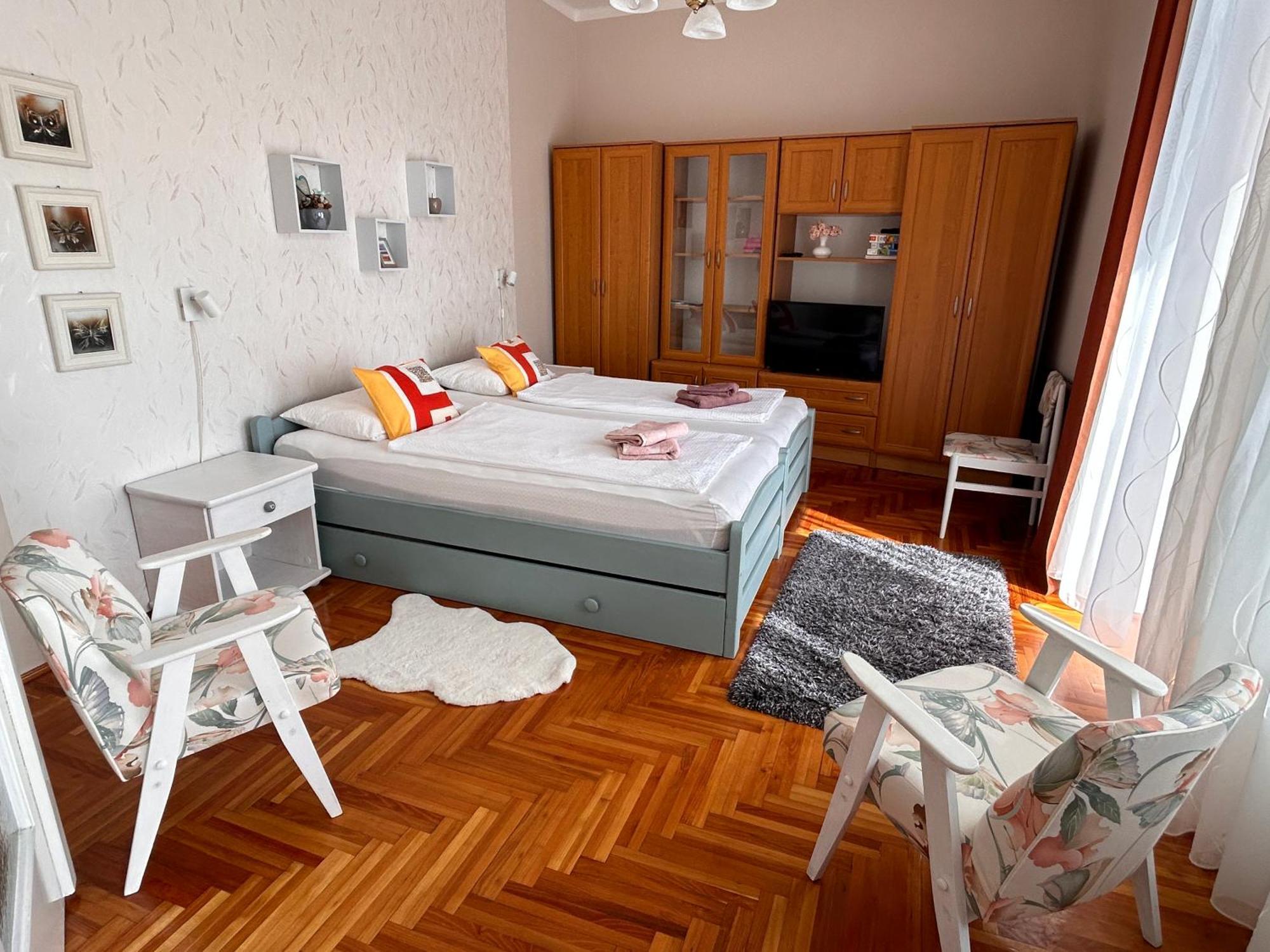 Balazs Apartman Егер Стая снимка
