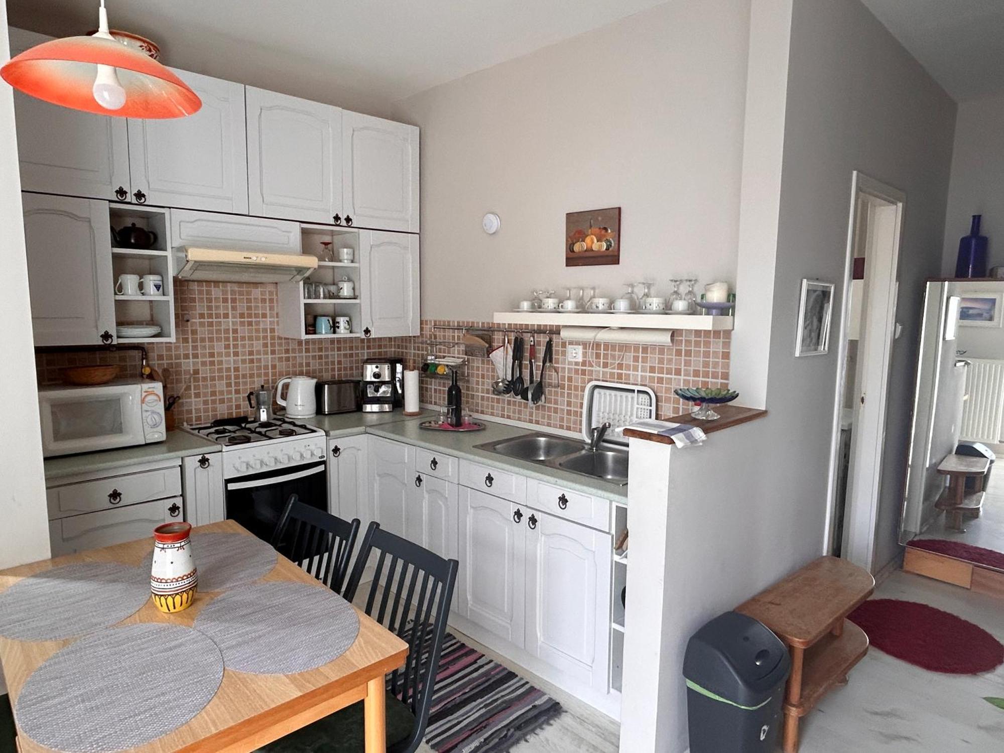 Balazs Apartman Егер Стая снимка