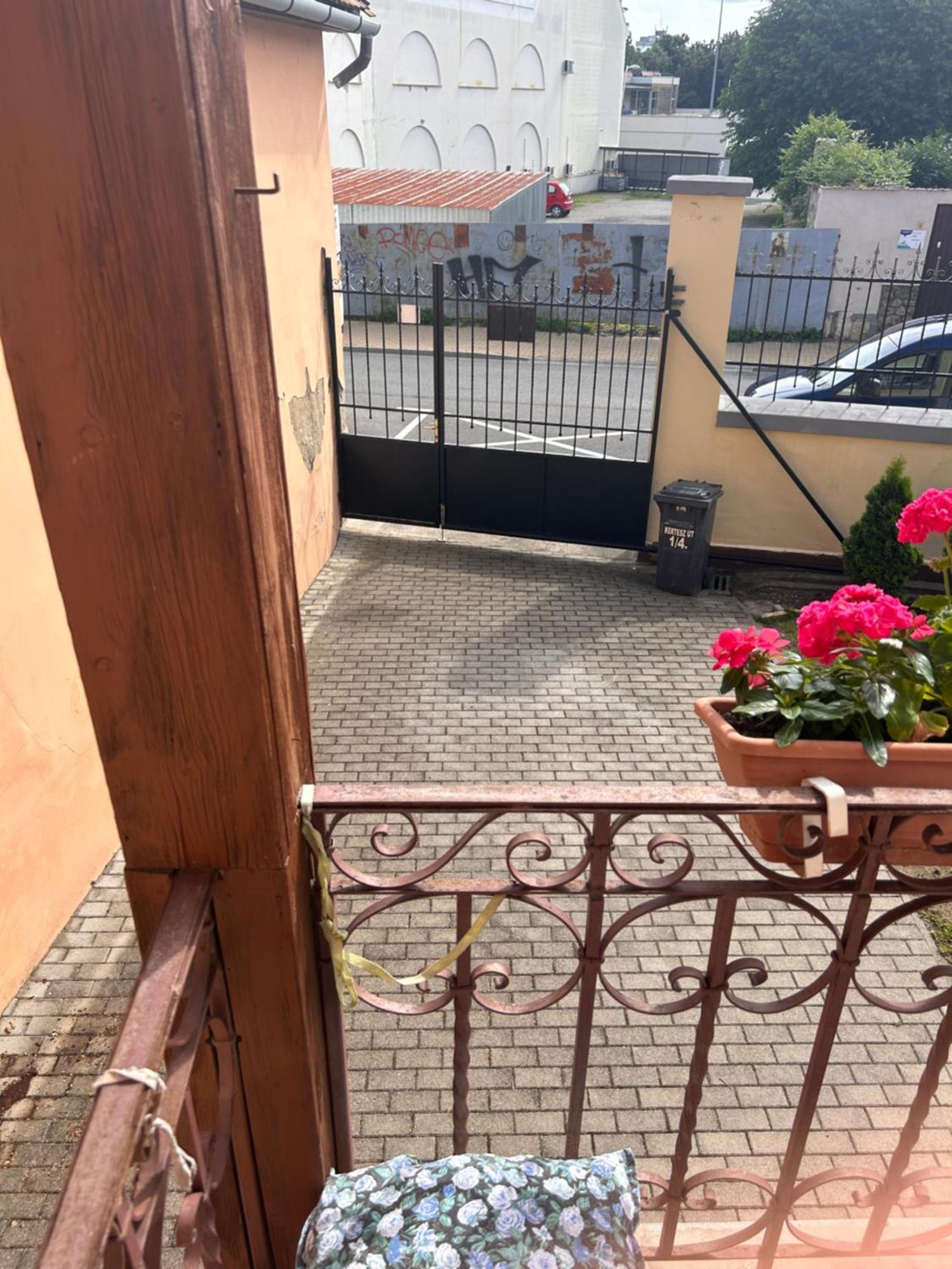 Balazs Apartman Егер Стая снимка